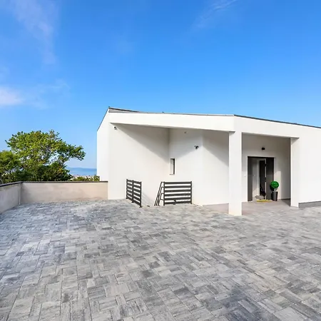 Juniperus Mit Eigenem Pool By Interhome Semesterbostad Šmrika