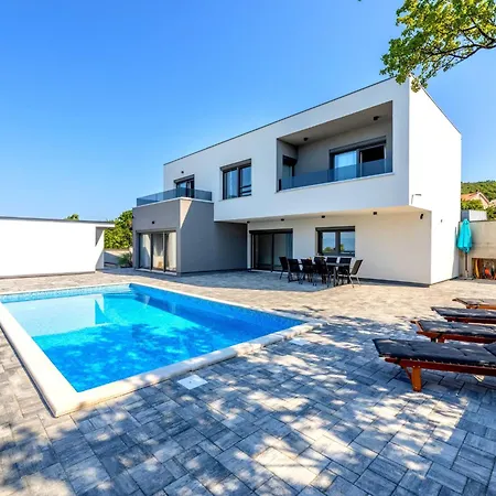 Vikendica Juniperus Mit Eigenem Pool By Interhome Smrika