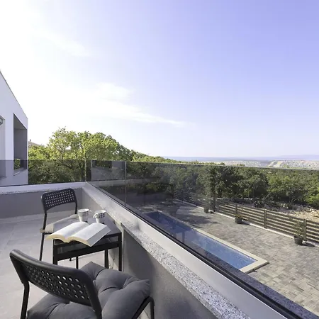 Juniperus Mit Eigenem Pool By Interhome Smrika