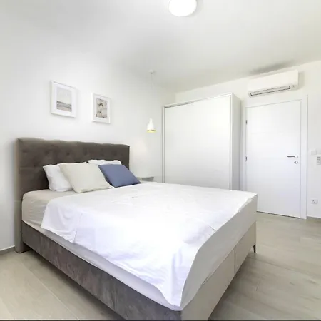 Juniperus Mit Eigenem Pool By Interhome * Smrika