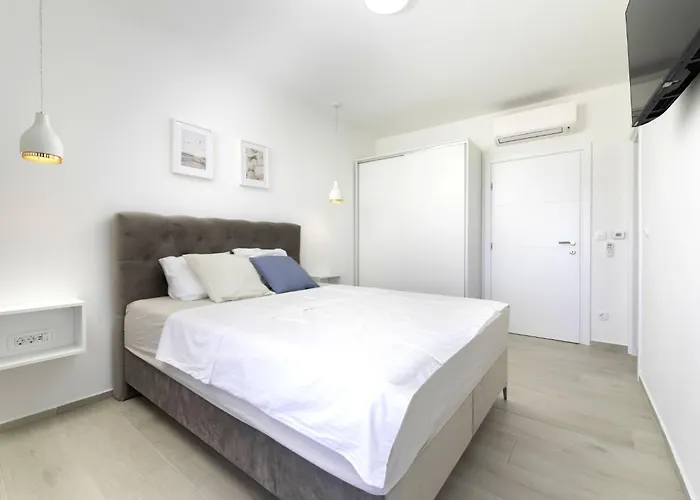 Juniperus Mit Eigenem Pool By Interhome * Smrika