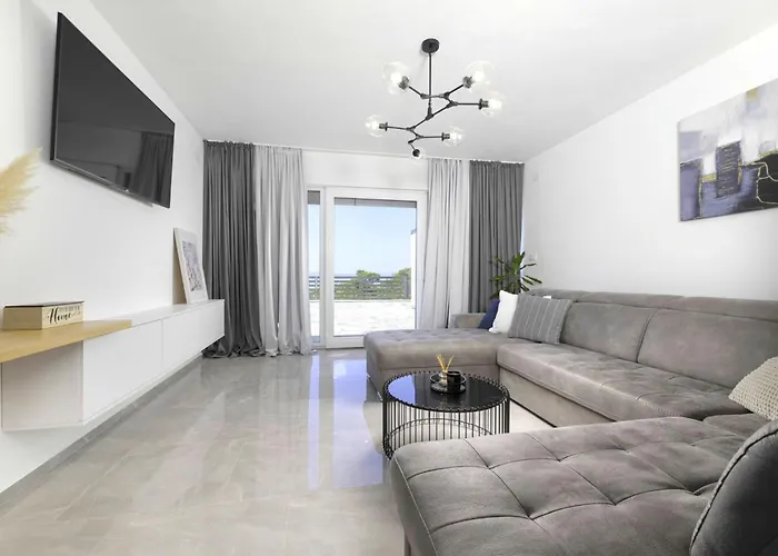 Vikendica Juniperus Mit Eigenem Pool By Interhome *